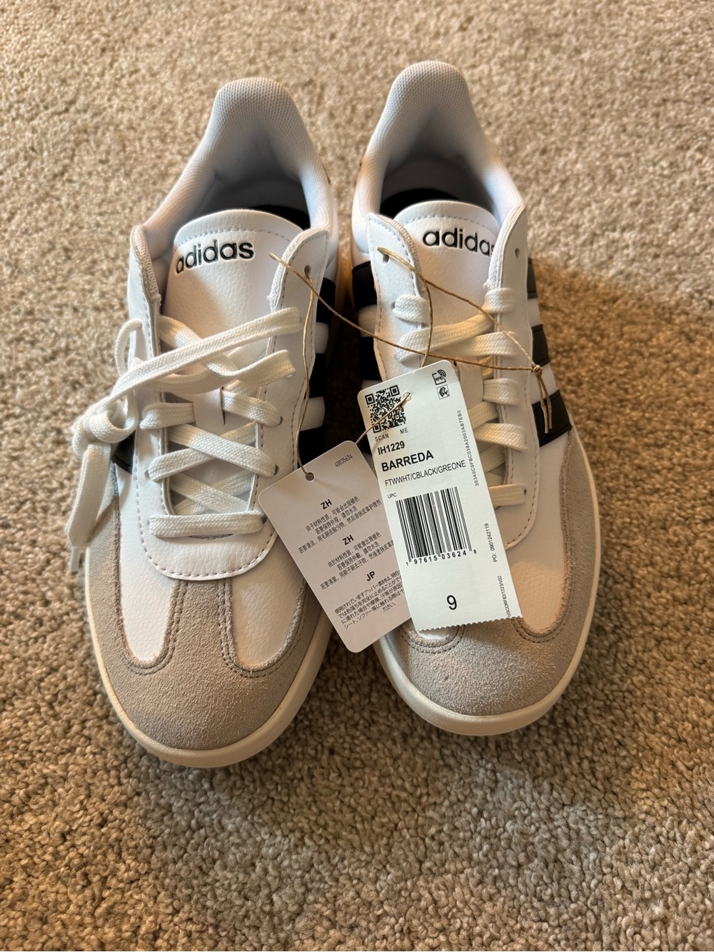 Adidas women’s size 9 Barreda sneakers